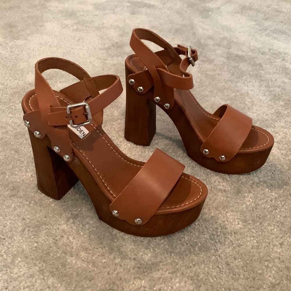 *NWOT* STEVE MADDEN Wooden Platform Heels